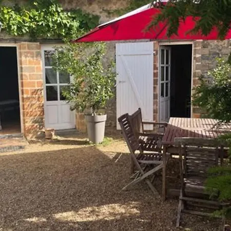 Bed & Breakfast Charmantes Avec Piscine Pres De L'abbaye De Solesmes - Fr-1-410-403 Solesmes (Sarthe)