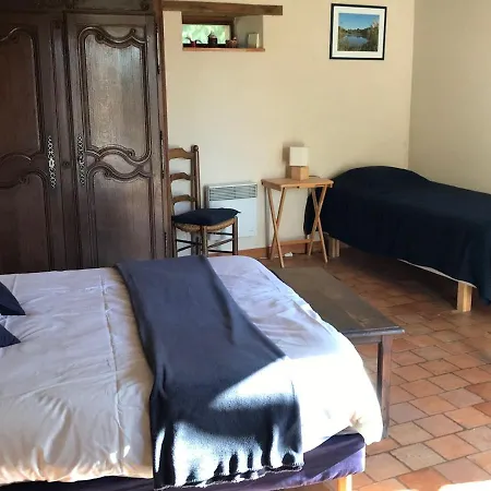 Charmantes Avec Piscine Pres De L'abbaye De Frühstückspension 3*