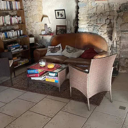 Charmantes Avec Piscine Pres De L'abbaye De Frühstückspension