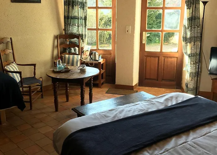 Couette-café Charmantes Avec Piscine Près De L'abbaye De - Fr-1-410-403 Solesmes (Sarthe)