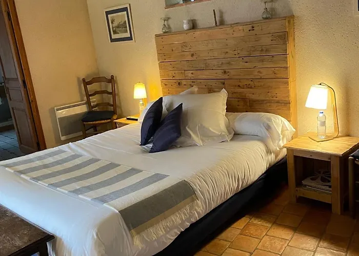 Couette-café Charmantes Avec Piscine Près De L'abbaye De - Fr-1-410-403 *