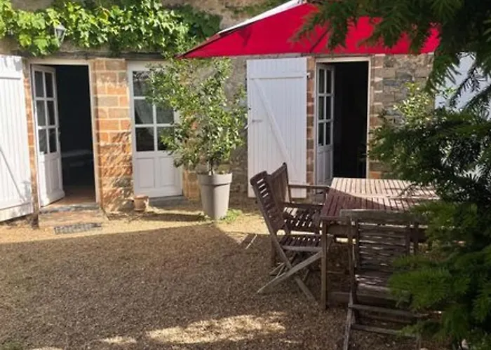 Couette-café Charmantes Avec Piscine Près De L'abbaye De - Fr-1-410-403 Solesmes (Sarthe)