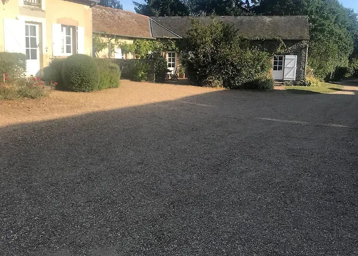 Charmantes Avec Piscine Près De L'abbaye De - Fr-1-410-403 * Solesmes (Sarthe)