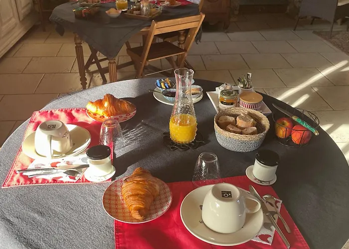 Charmantes Avec Piscine Près De L'abbaye De - Fr-1-410-403