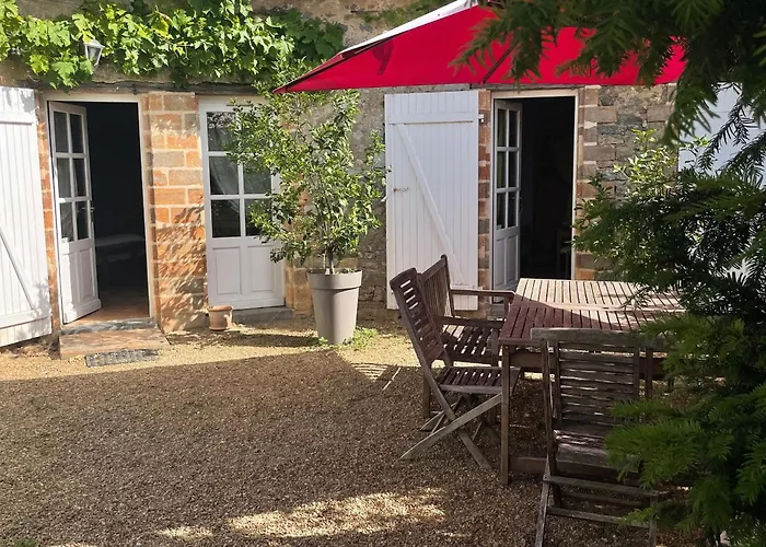 Charmantes Avec Piscine Près De L'abbaye De - Fr-1-410-403 * Solesmes (Sarthe)