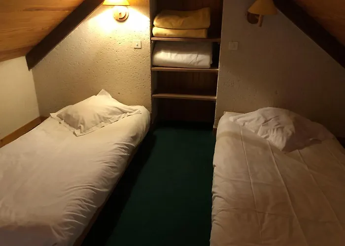 Charmantes Avec Piscine Près De L'abbaye De - Fr-1-410-403 Couette-café Solesmes (Sarthe)