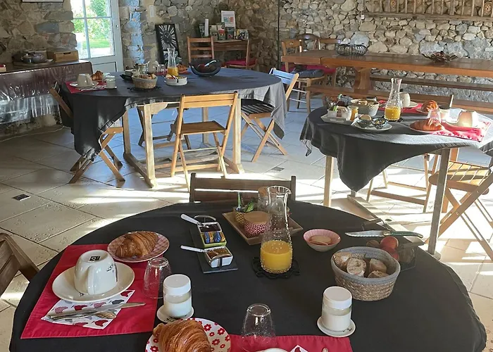 Couette-café Charmantes Avec Piscine Près De L'abbaye De - Fr-1-410-403 Solesmes (Sarthe)