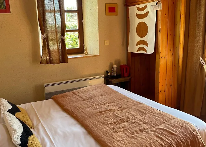 Couette-café Charmantes Avec Piscine Près De L'abbaye De - Fr-1-410-403